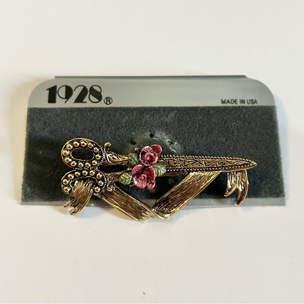 1928 Victorian Theme Gold Tone Scissors and Roses Brooch Hairdresser Pin (NWT)